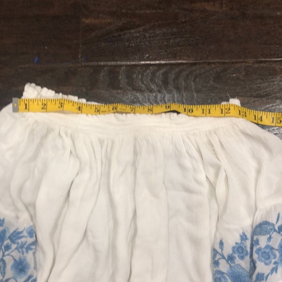 Hollister size extra small off shoulder top - Picture 3 of 8